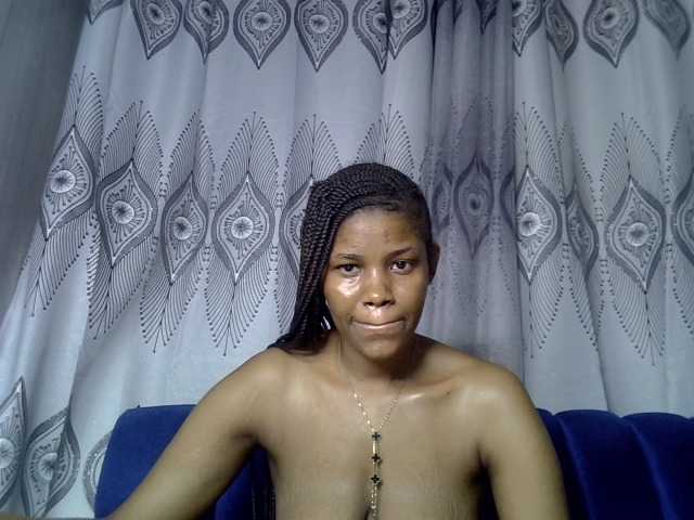 Sexxyylips, live now on BongaCams