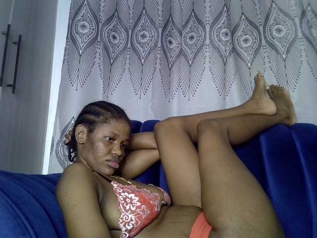 Sexxyylips live cam on BongaCams