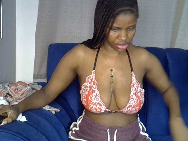 Sexxyylips live cam on BongaCams