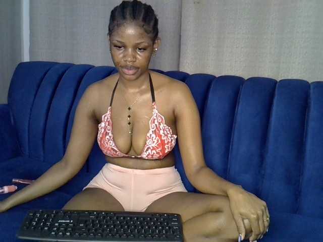 Sexxyylips live cam on BongaCams