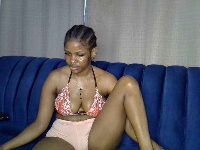 Sexxyylips live cam on BongaCams