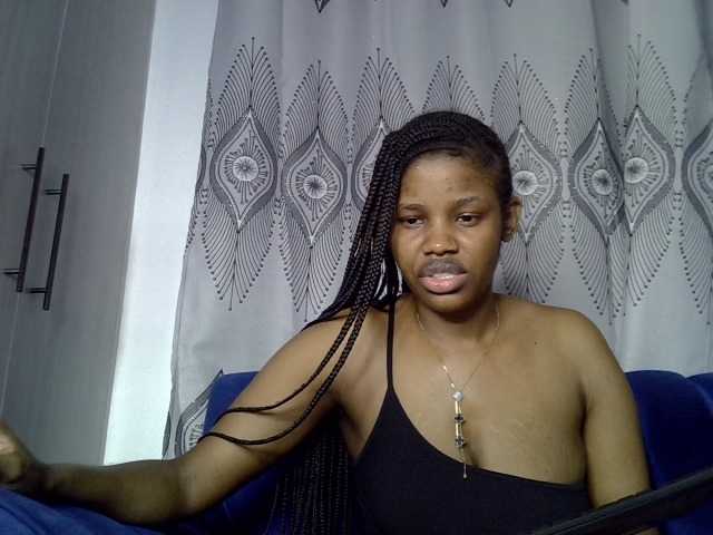 Sexxyylips live cam preview