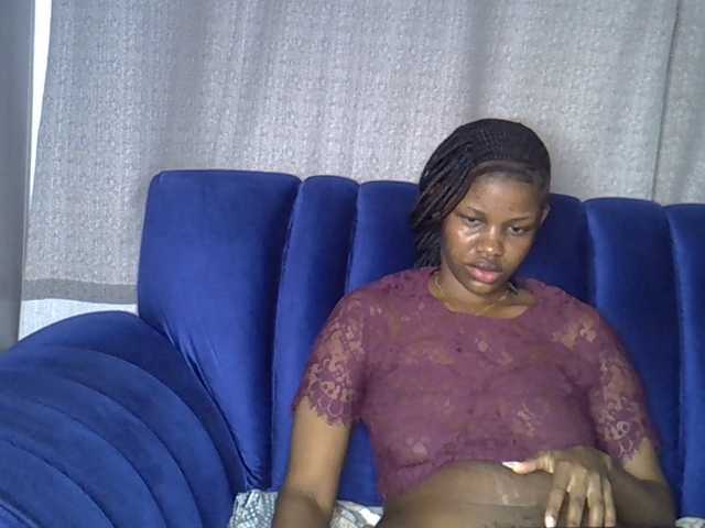 Sexxyylips live cam on BongaCams