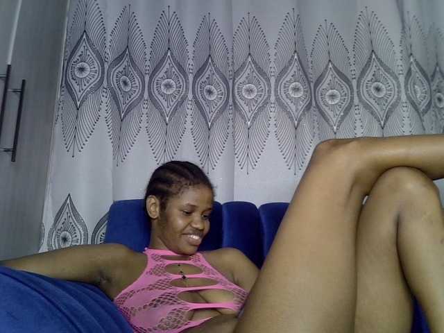 Sexxyylips live cam on BongaCams