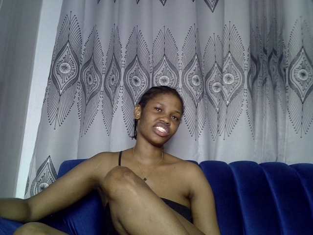 Sexxyylips live cam on BongaCams