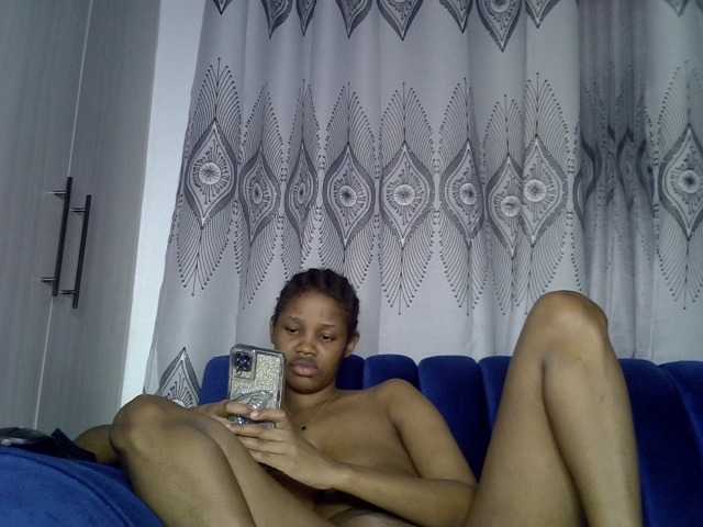 Sexxyylips live cam on BongaCams