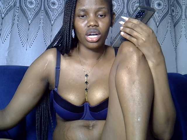 Sexxyylips live cam on BongaCams