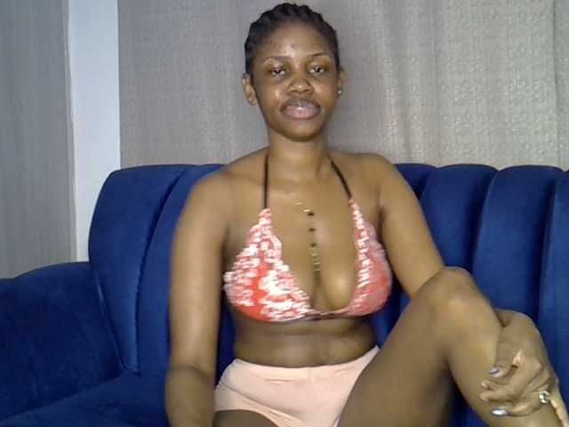 Sexxyylips live cam on BongaCams