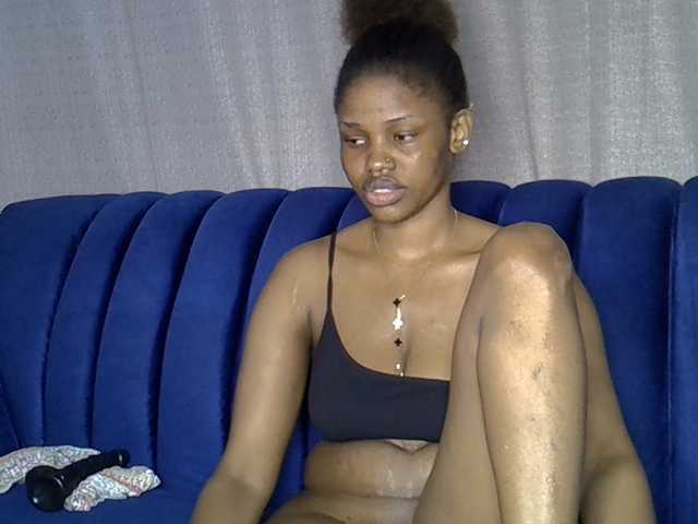 Sexxyylips live cam on BongaCams