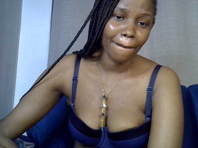 Sexxyylips live cam on BongaCams