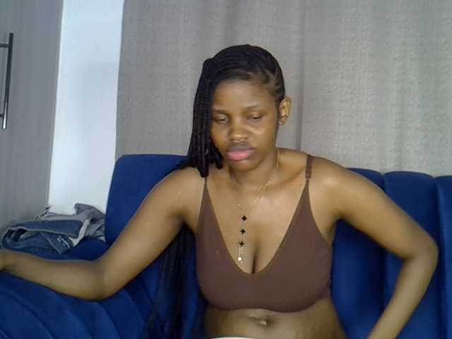 Sexxyylips live cam on BongaCams
