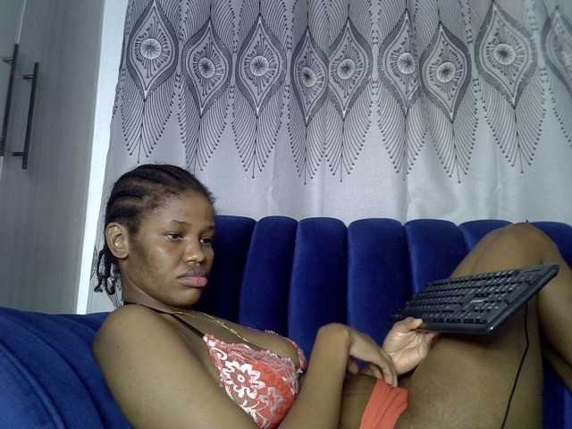 Sexxyylips live cam on BongaCams