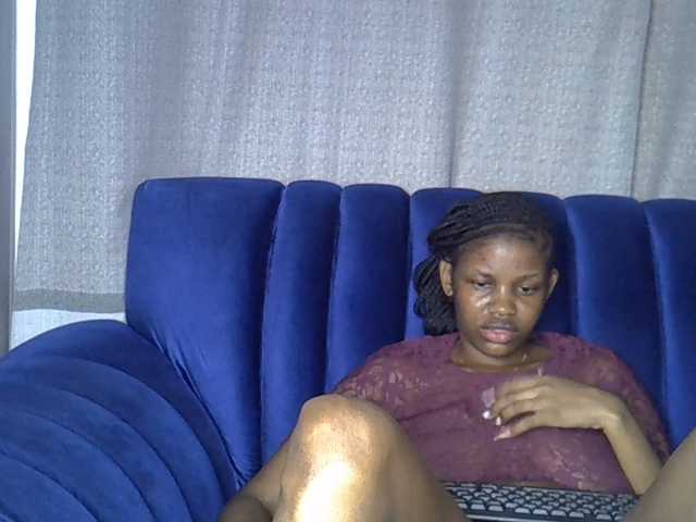 Sexxyylips live cam on BongaCams