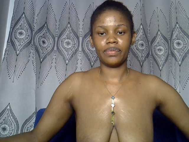 Sexxyylips live cam on BongaCams