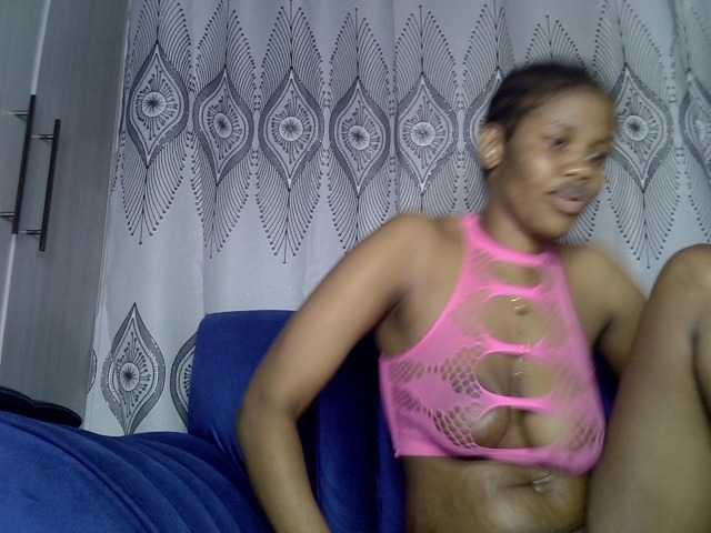 Sexxyylips live cam preview