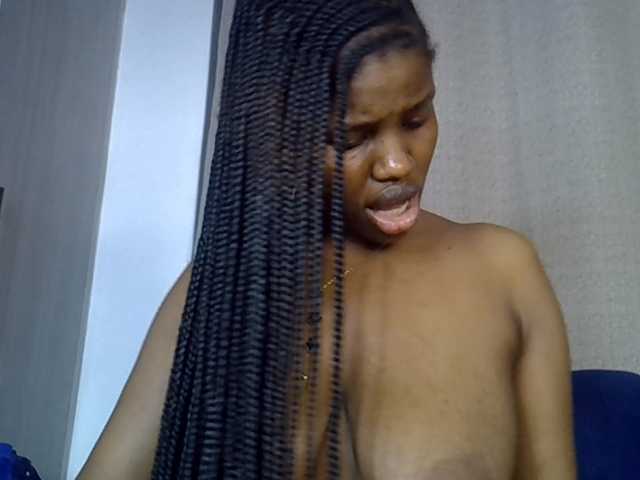 Sexxyylips live cam on BongaCams