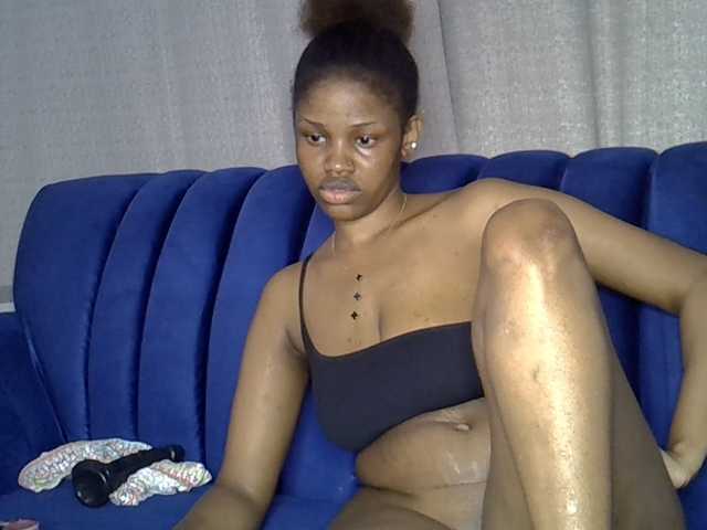Sexxyylips live cam on BongaCams