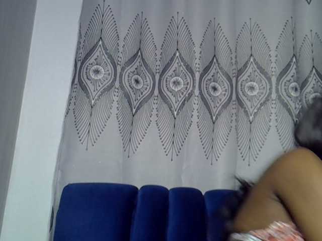 Sexxyylips live cam on BongaCams