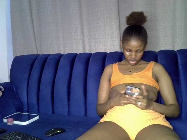 Sexxyylips live cam on BongaCams