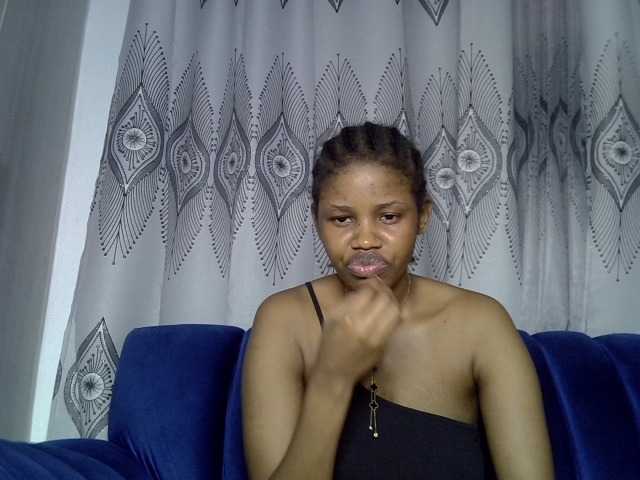 Sexxyylips live cam on BongaCams