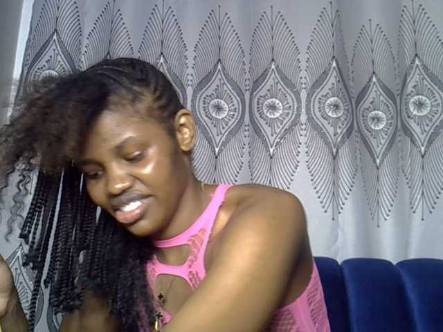 Sexxyylips live cam on BongaCams