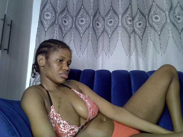 Sexxyylips live cam on BongaCams