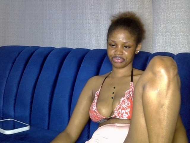 Sexxyylips live cam on BongaCams