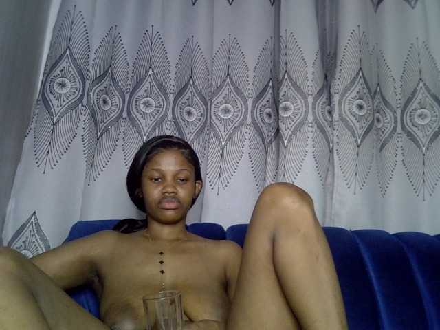 Sexxyylips live cam on BongaCams