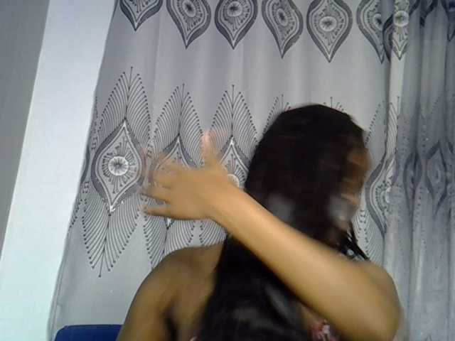Sexxyylips live cam on BongaCams