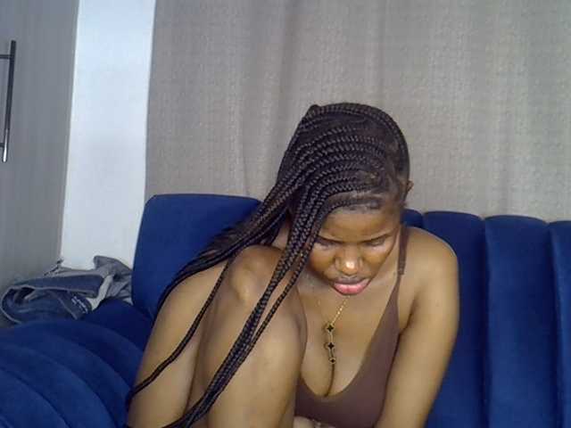 Sexxyylips live cam on BongaCams