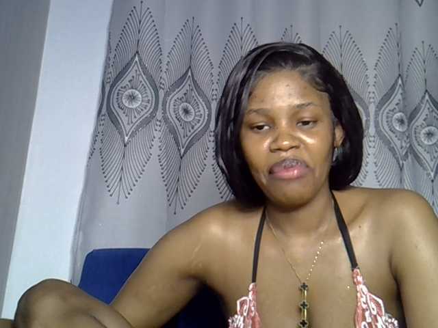 Sexxyylips live cam on BongaCams