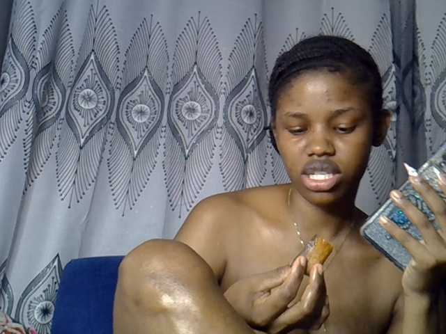 Sexxyylips live cam on BongaCams
