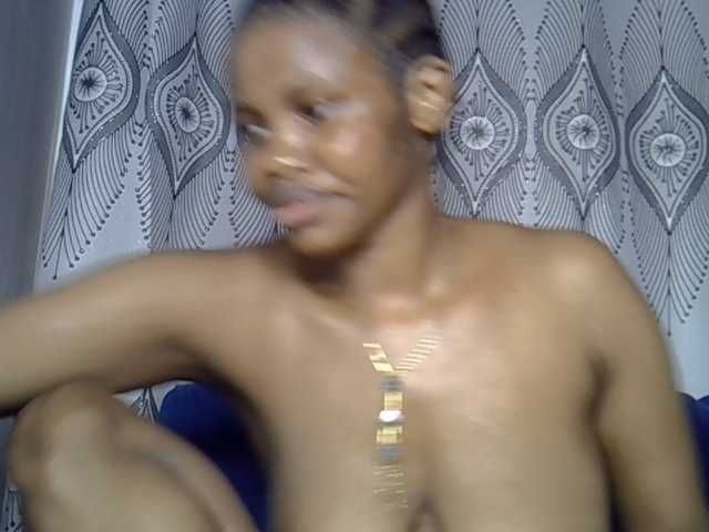 Sexxyylips live cam on BongaCams