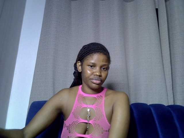 Sexxyylips live cam on BongaCams