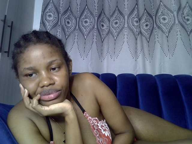Sexxyylips live cam on BongaCams