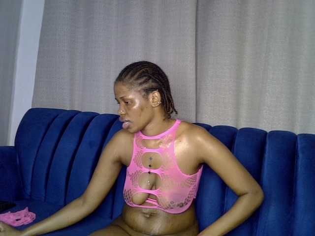 Sexxyylips live cam on BongaCams