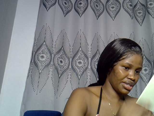 Sexxyylips live cam on BongaCams