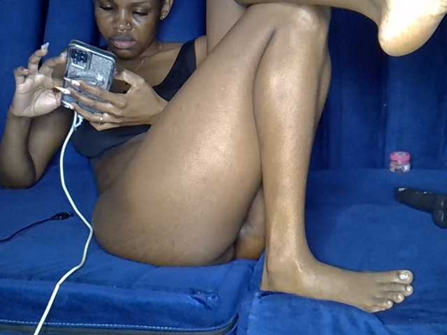 Sexxyylips live cam on BongaCams