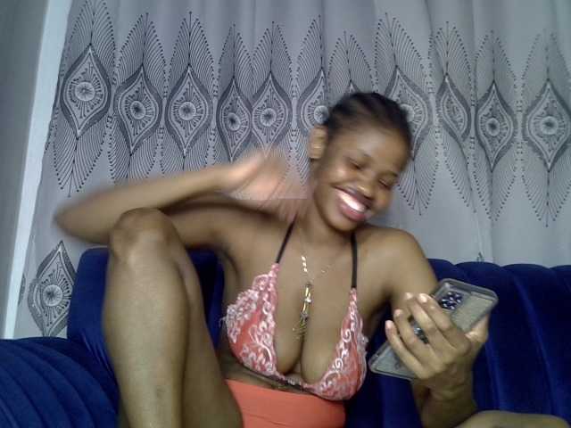Sexxyylips live cam on BongaCams