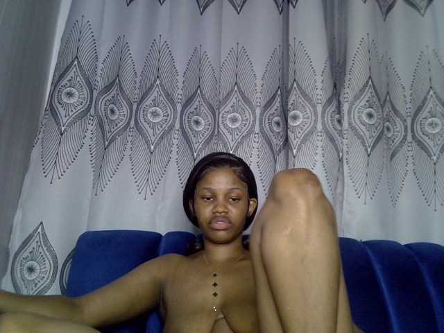 Sexxyylips live cam on BongaCams