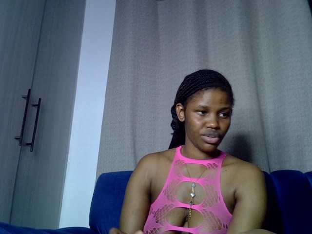 Sexxyylips live cam on BongaCams