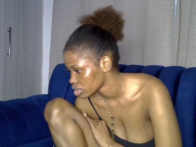 Sexxyylips live cam on BongaCams
