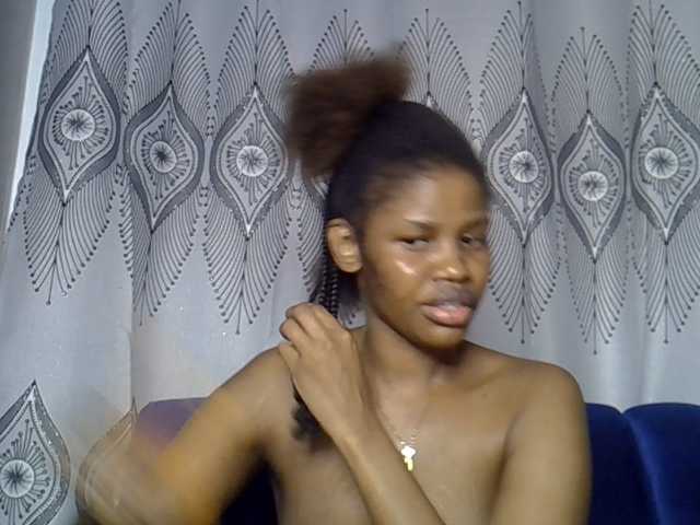 Sexxyylips live cam on BongaCams