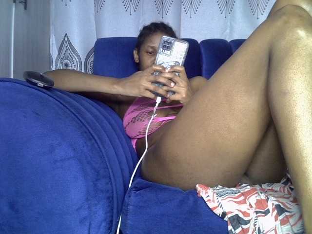 Sexxyylips live cam on BongaCams