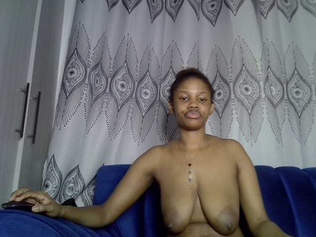 Sexxyylips live cam on BongaCams