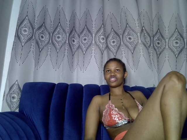 Sexxyylips live cam on BongaCams