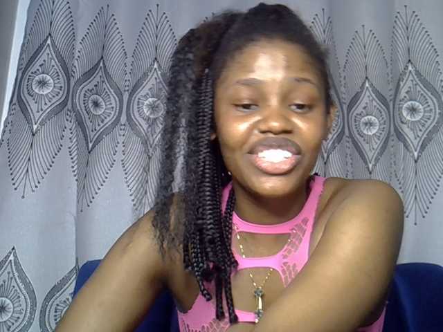 Sexxyylips live cam on BongaCams
