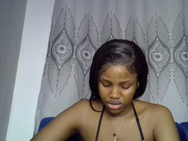 Sexxyylips live cam on BongaCams