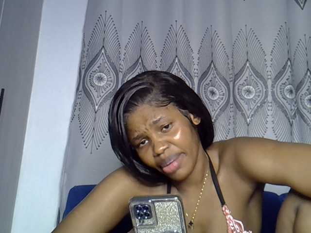 Sexxyylips live cam on BongaCams