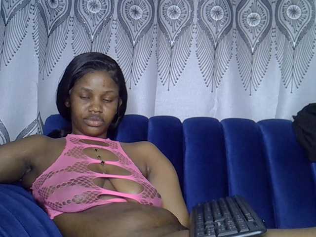 Sexxyylips live cam on BongaCams